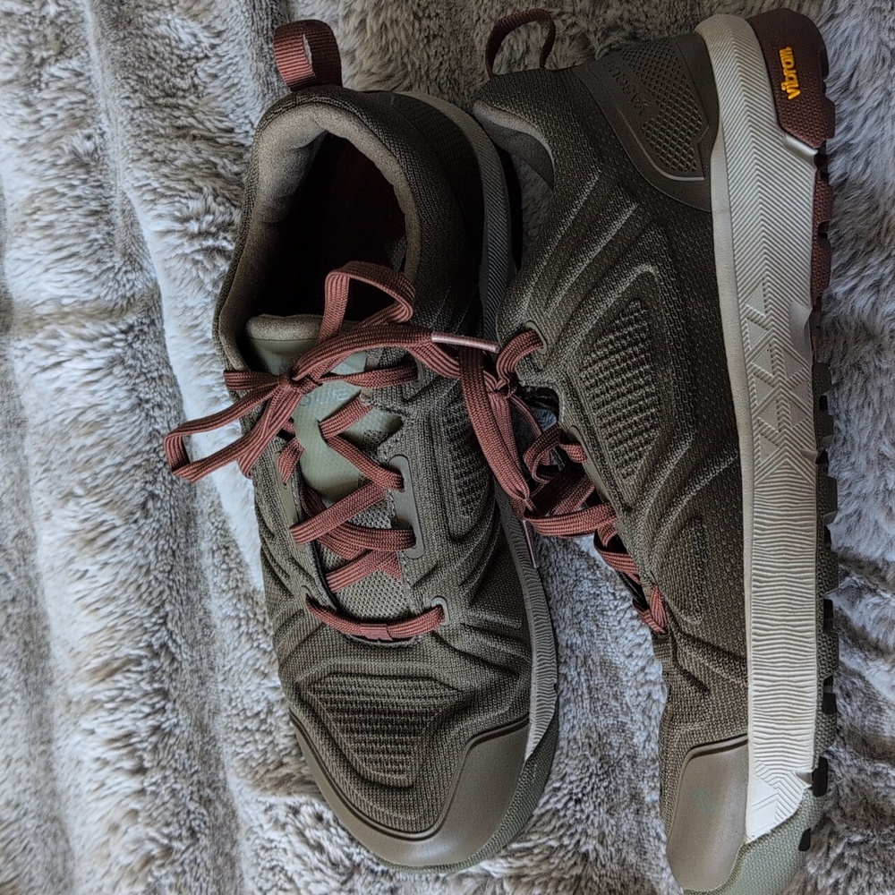 Vasque Satoru Trail Shoes Womens Size 9M Athletic Outdoors Hiking Olive Green